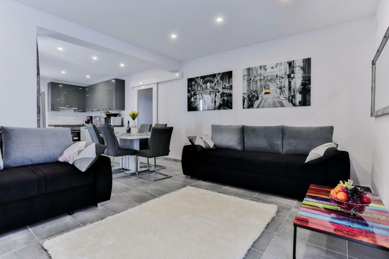 Scandalli Apartament *